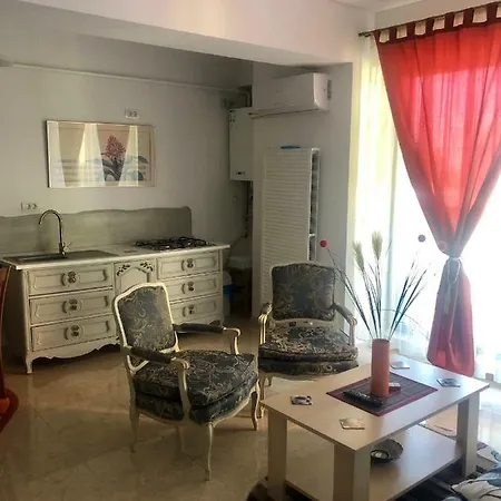 Adina Apartment *